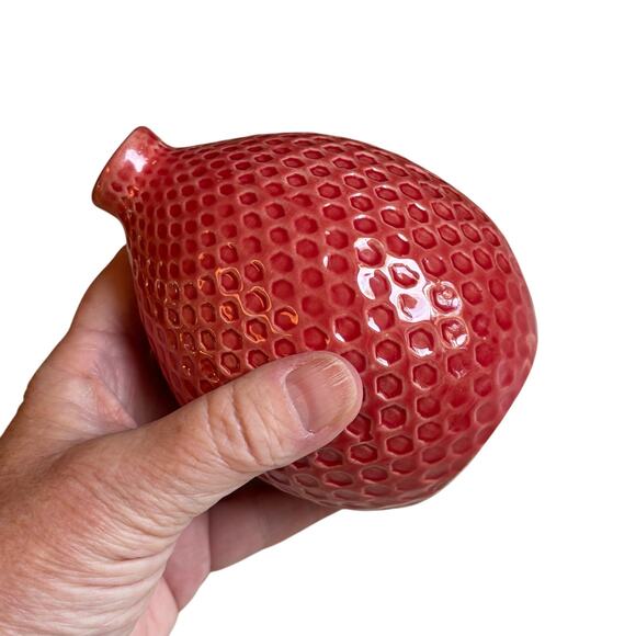 Textured red ceramic bud vase honeycomb small ovoid shape porcelain 4.5" tall - Picture 6 of 7